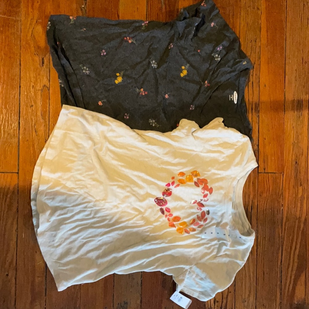 Old Navy Tee Shirts size Small/medium